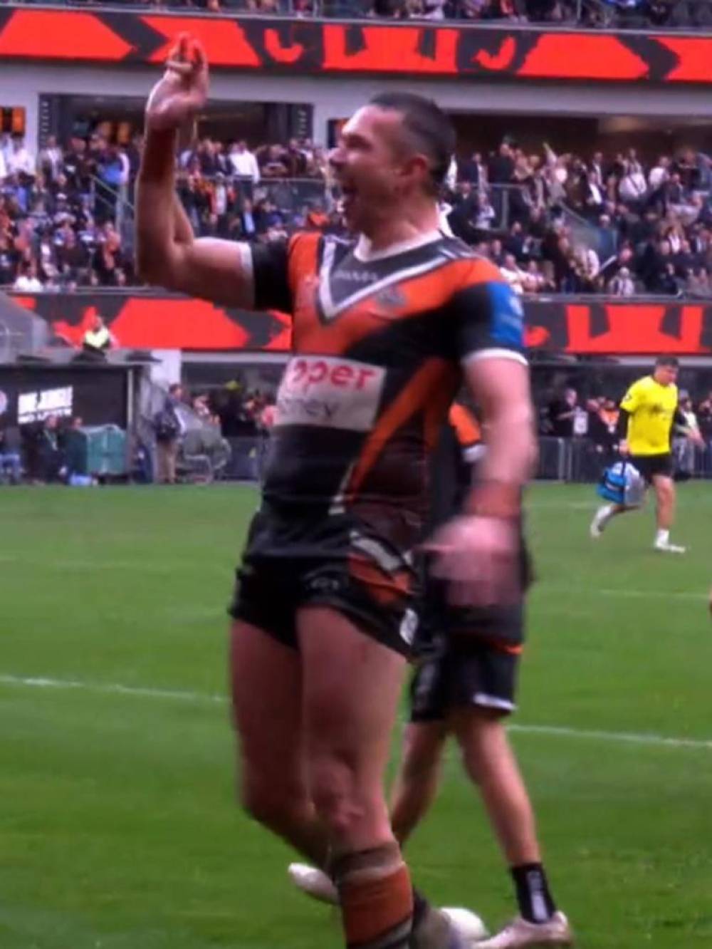 एनआरएल में बवाल: वेस्ट्स टाइगर्स के खिलाड़ियों ने किया आपत्तिजनक’ इशारा, बुलडॉग्स समर्थकों में आक्रोश