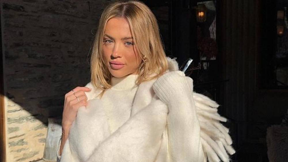 सोशल मीडिया पर अभद्र टिप्पणी करने पर कोच बर्ख़ास्त