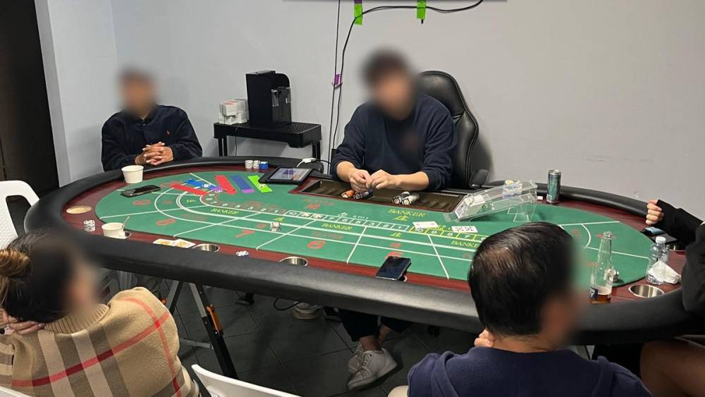 पर्थ में उपनगरीय घर से चल रहा था अवैध कैसीनो, क्राउन कैसीनो कर्मचारी समेत 18 लोग पकड़े गए