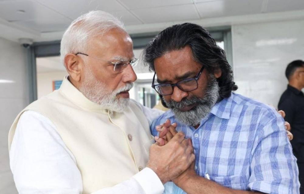 प्रधानमंत्री मोदी ने दिवंगत शिबू सोरेन को दी श्रद्धांजलि, हेमंत सोरेन को बंधाया ढांढस