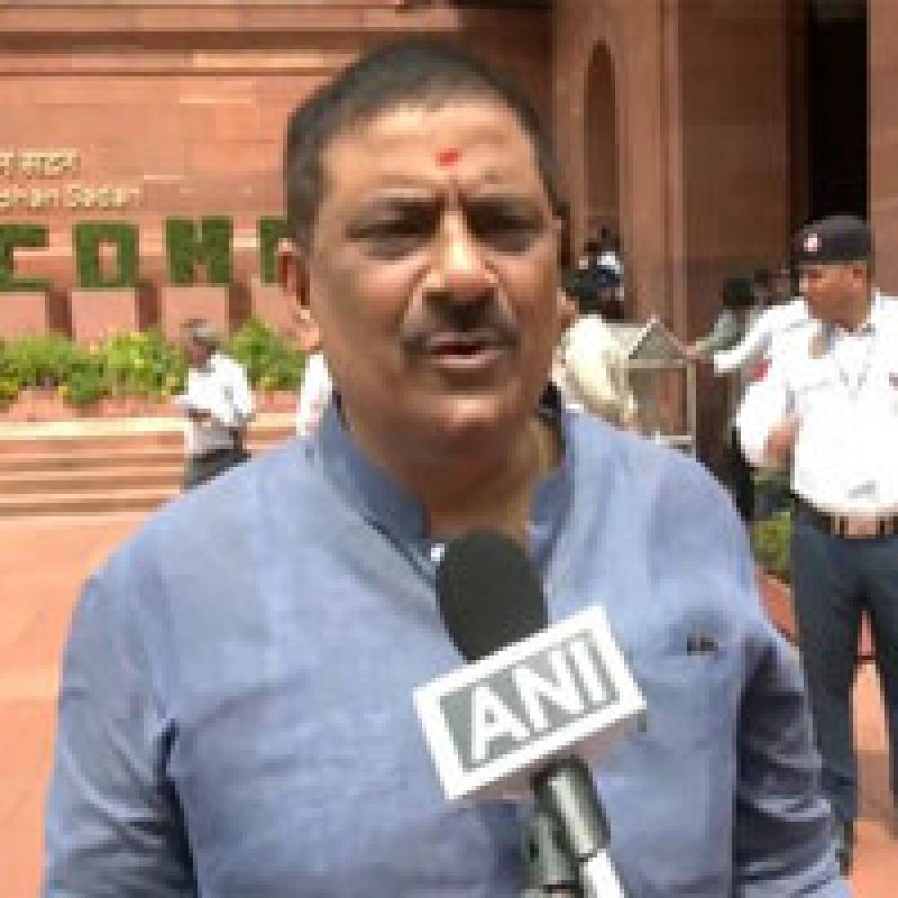 संसद में कामकाज ठप रहने पर सांसद की सख़्त नाराज़गी