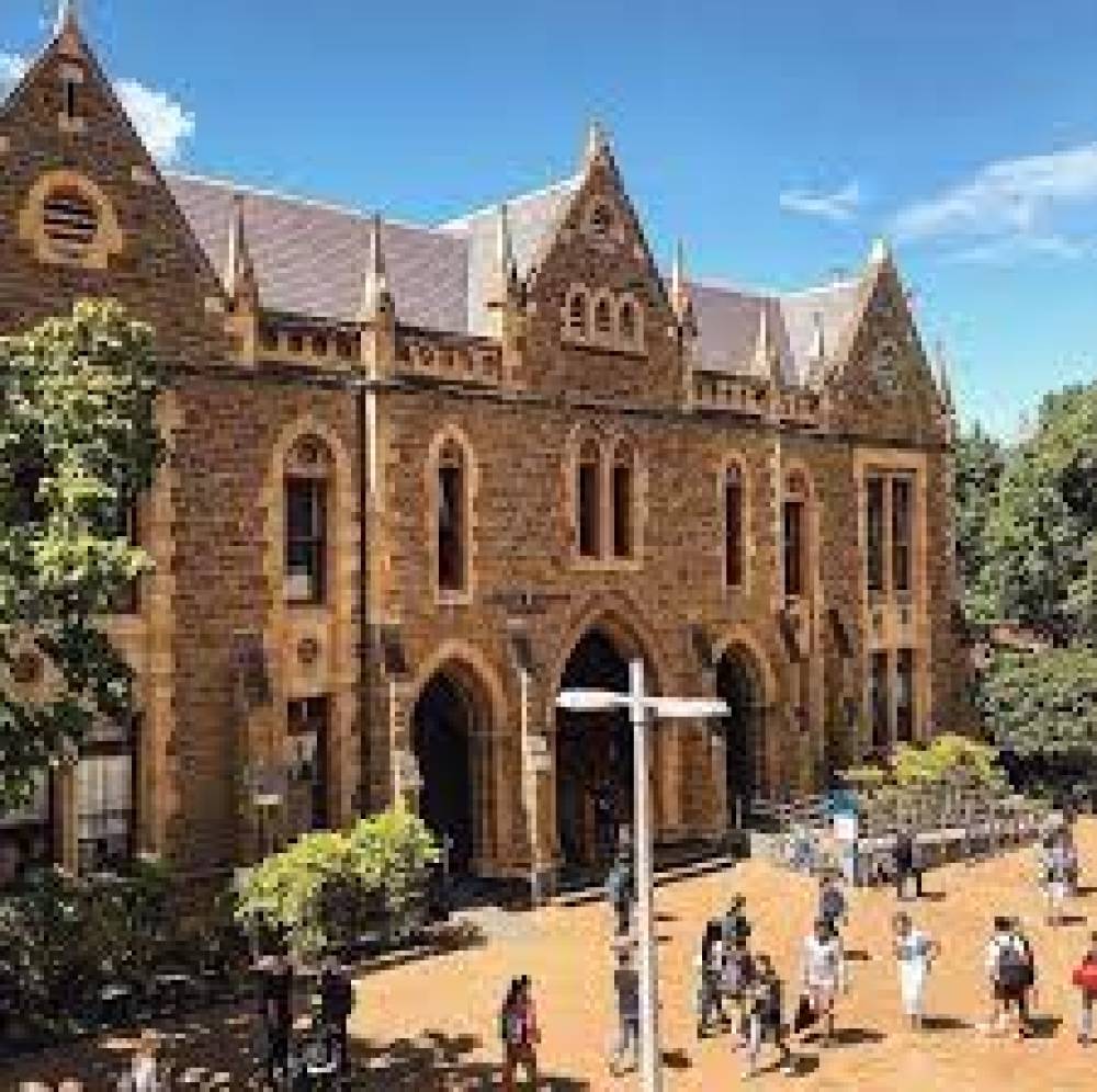 अंतरराष्ट्रीय छात्रों की संख्या बढ़ाने पर हंगामा, ‘नया स्कैम’ भी उजागर