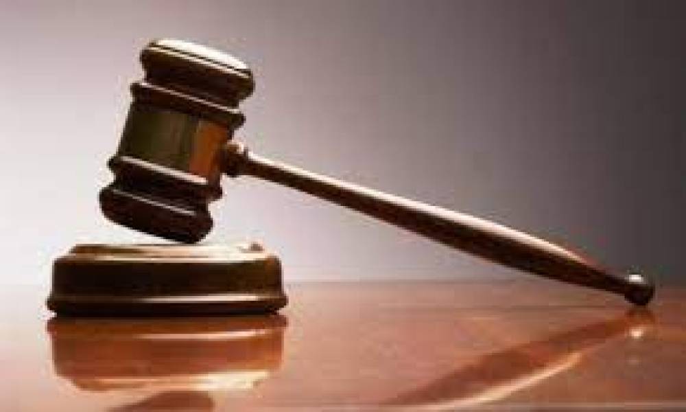 बच्चों के साथ कार्य करने की अनुमति, जबकि यौन अपराधों में दोषी – प्रणाली पर उठे सवाल