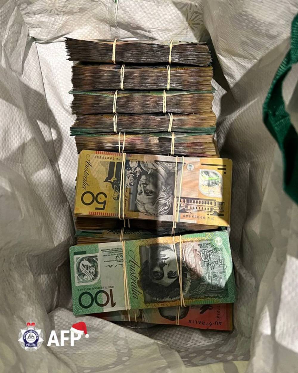 कार की डिक्की में मिली 20 लाख डॉलर नकद: नशे जितना ही मुनाफेदार बनता जा रहा यह नया धंधा