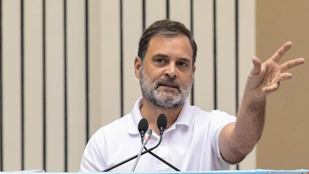 वोट की चोरी और संविधान के साथ धोखा : बेंगलुरु में राहुल गांधी का तीखा हमला