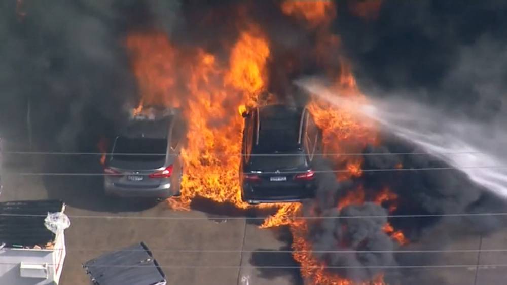 फेयरफील्ड ईस्ट में तड़के भीषण आग, फैक्ट्री और कई वाहन राख