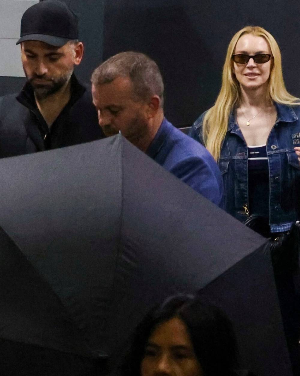 हॉलीवुड स्टार लिंडसे लोहान ने ऑस्ट्रेलिया में की धांसू एंट्री, 30 लाख से ज्यादा के डिजाइनर कपड़ों में दिखीं