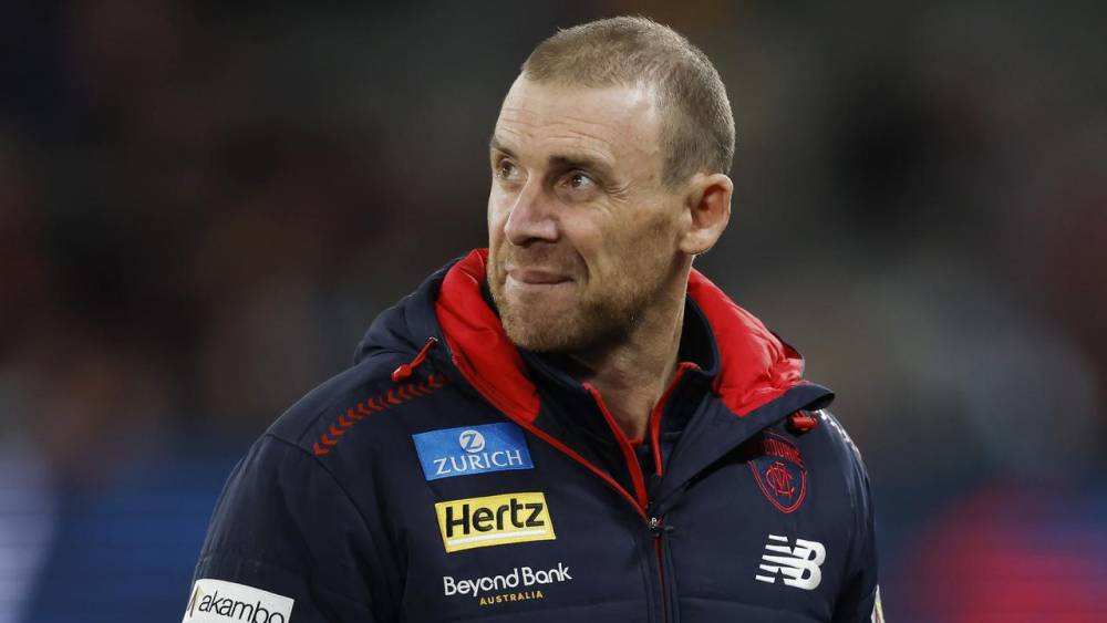 मेलबर्न के कोच साइमन गुडविन को पद से हटाया गया