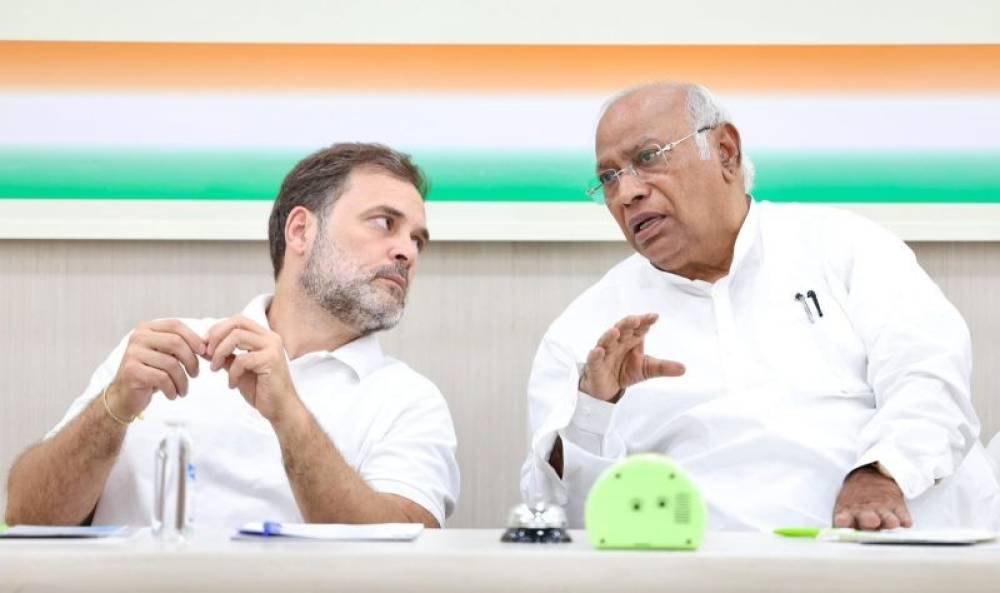 गठबंधन की बैठक से पहले सियासी गर्मी, राहुल गांधी के बयान पर वाम दलों की आपत्ति, AAP ने बनाई दूरी