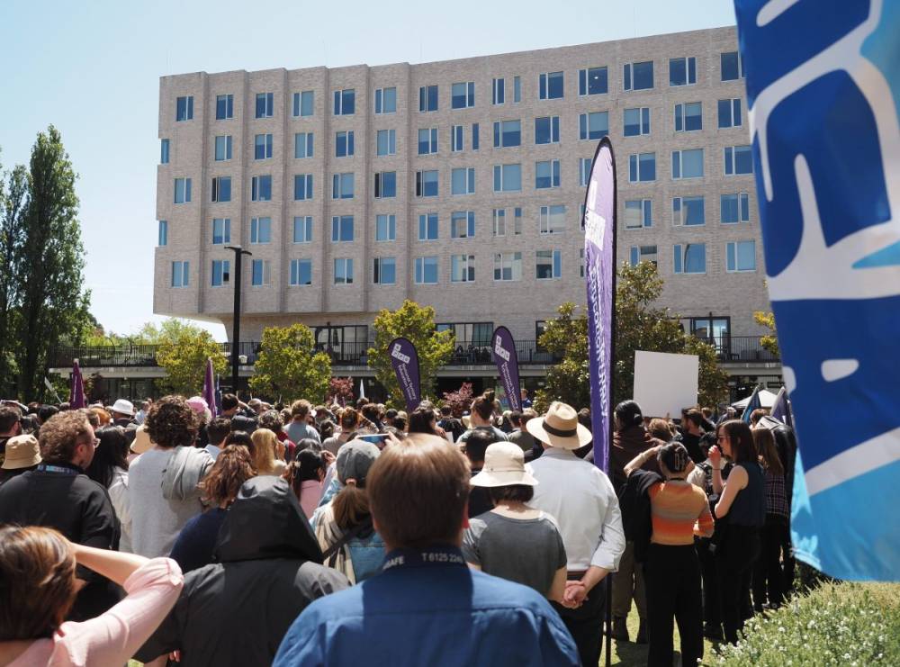 ऑस्ट्रेलियन नेशनल यूनिवर्सिटी में $250 मिलियन के कटौती के बीच प्रोफेसर का फूटा गुस्सा