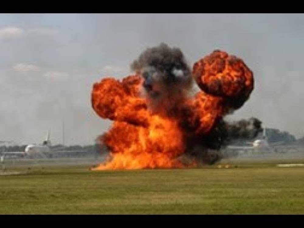 लंदन में टेकऑफ के तुरंत बाद विमान क्रैश, भीषण आग लगने से मची अफरातफरी