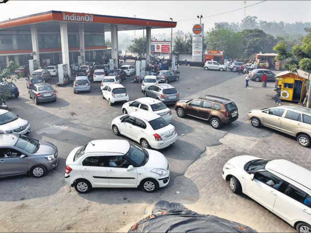 पुराने वाहनों को दिल्ली में मिलेगा 'जीवनदान'? सरकार ने तीन दिन में लिया यू-टर्न, आदेश पर लगाई अस्थायी रोक