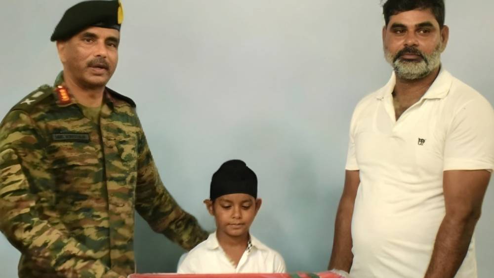 ऑपरेशन सिंदूर में सैनिकों की मदद करने वाले बालक की शिक्षा का खर्च उठाएगी सेना