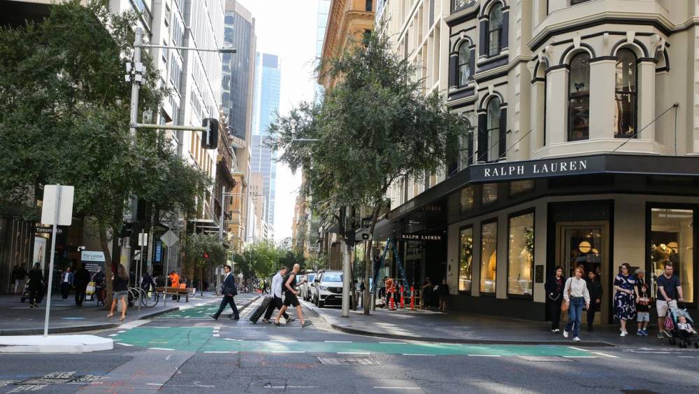 सिडनी शॉपिंग सेंटर में कथित जूता चोर 6 मीटर की ऊंचाई से गिरा, हालत नाजुक