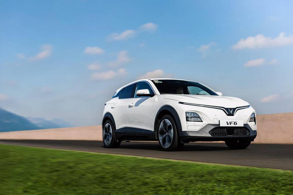 विनफास्ट ऑटो इंडिया ने सूरत में खोला पहला शोरूम, 2025 तक 34 और शोरूम खोलने की योजना