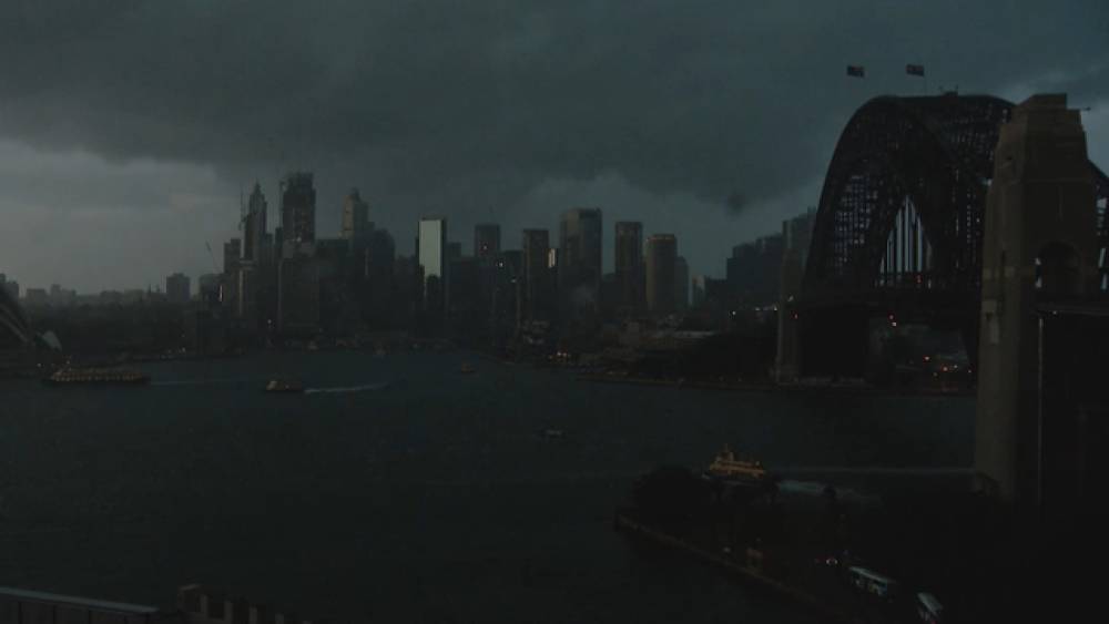 तूफ़ानी सिस्टम का कहर: सिडनी के तटीय इलाकों में तत्काल निकासी की चेतावनी, रेल व सड़क सेवाएं प्रभावित