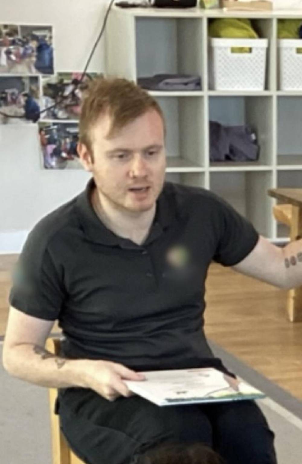 चाइल्ड केयर सेंटर में काम करने वाले आरोपी जोशुआ ब्राउन से जुड़ी गुप्त शिकायतें और लीक हुई फाइलें सामने आईं