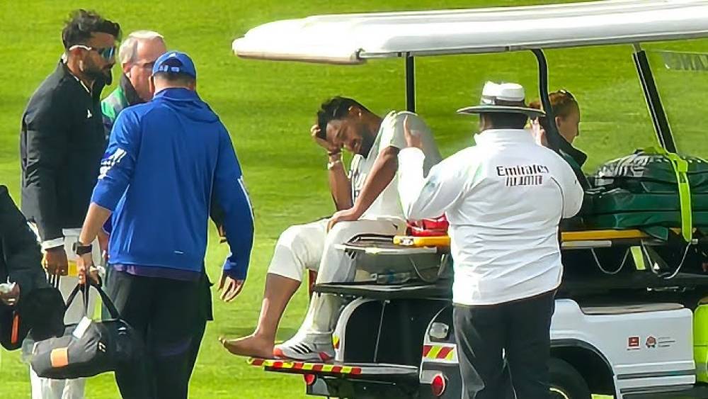 ऋषभ पंत ने मैनचेस्टर टेस्ट में रच दिया वर्ल्ड रिकॉर्ड, चोट के चलते हुए रिटायर्ड हर्ट