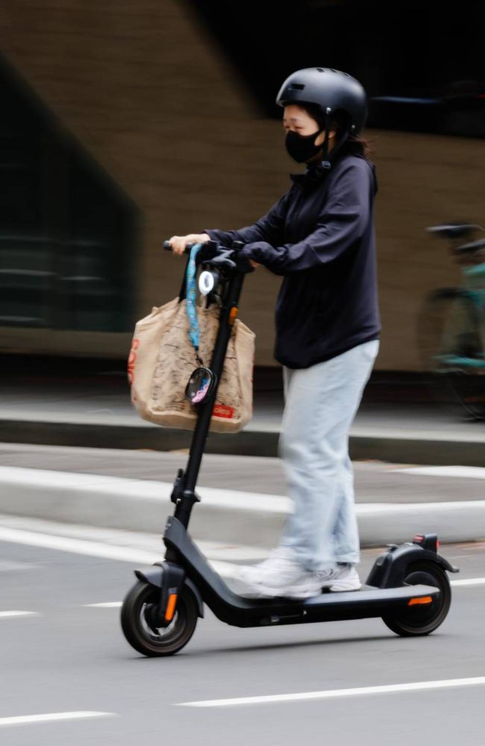 NSW सरकार सार्वजनिक परिवहन पर ई-बाइक बैन करने पर कर रही है विचार