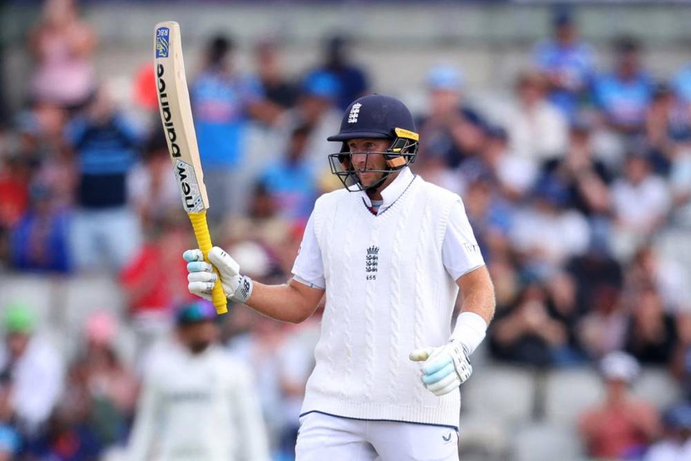 इंग्लैंड ने मैनचेस्टर टेस्ट में मजबूत पकड़ बनाई, जो रूट ने ठोका रिकॉर्डतोड़ शतक