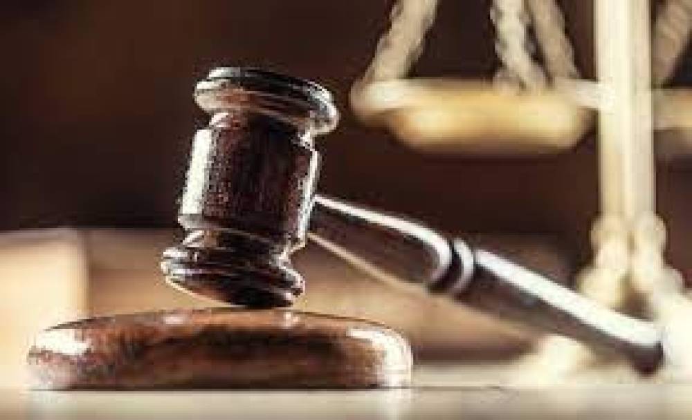 प्रमुख होटल व्यवसायी जोनाथन वोलिस पर कार्यस्थल की घटना के बाद कई बार बलात्कार के गंभीर आरोप