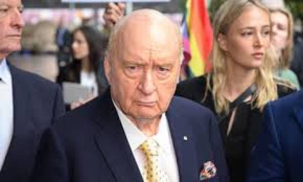 अलन जोन्स के वकील ने पूर्व प्रसारक के फोन जांच पर पुलिस की आलोचना की