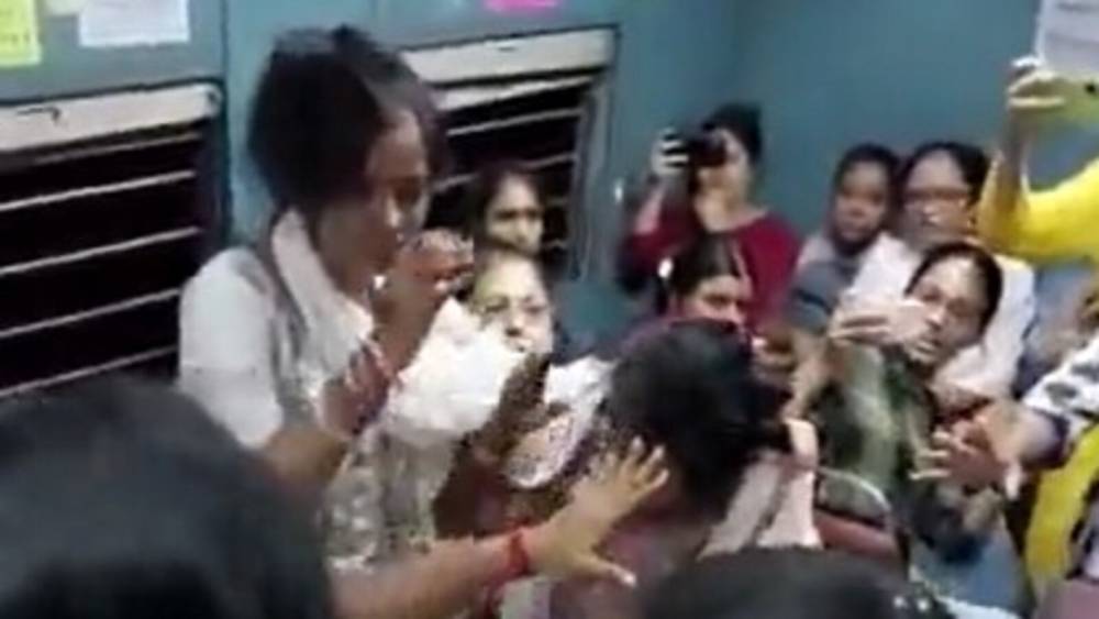 मीरा रोड की मारपीट से लोकल ट्रेन के वायरल वीडियो तक… महाराष्ट्र में बढ़ता भाषा विवाद