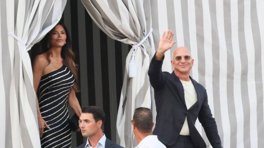 वेनिस में शादी रचाने जा रहे जेफ़ बेजोस को झेलनी पड़ रही है विरोध की बारिश!