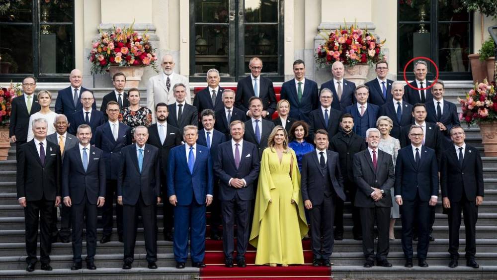 NATO सम्मेलन में ऑस्ट्रेलिया की हैसियत पर सवाल, 'फैमिली फोटो' में हाशिए पर दिखे उप प्रधानमंत्री