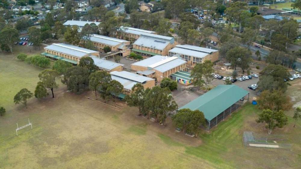 पश्चिमी सिडनी के Airds हाई स्कूल में गैस रिसाव के कारण आपातकालीन निकासी, सभी छात्र सुरक्षित