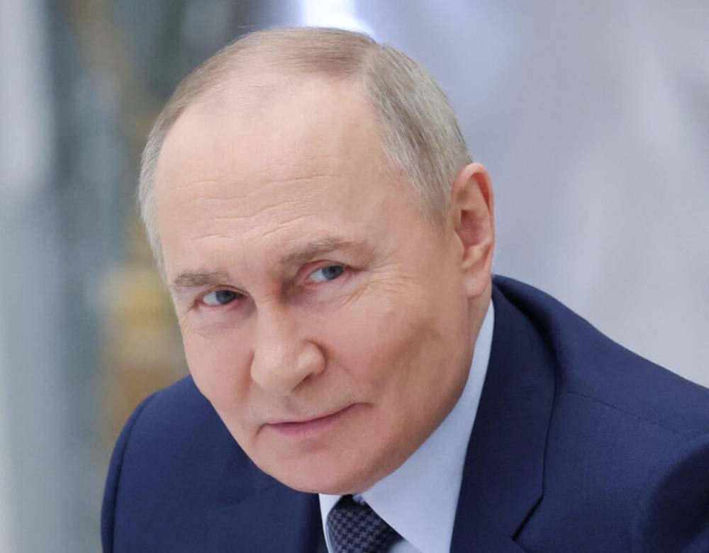 Russia Vows Retaliation for Ukrainian Drone Attacks; Peace Prospects Dim
