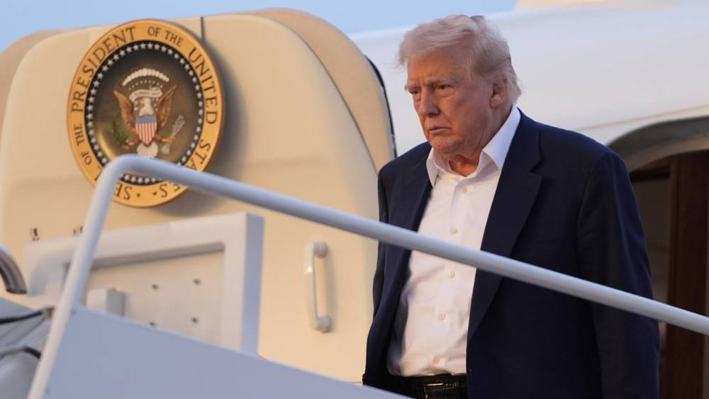 Luxury Jet ‘Gift’ Highlights How Easily Trump Can Be Flattered
