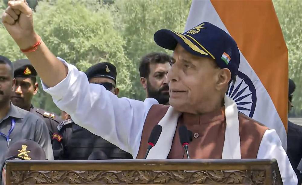रक्षा मंत्री राजनाथ सिंह का बड़ा बयान: पाकिस्तान के पास परमाणु हथियार सुरक्षित नहीं, IAEA की निगरानी में लिए जाने की मांग