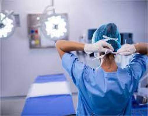 स्वास्थ्य अधिकारी यात्राओं पर उड़ाते हैं $400,000, मरीज इलाज के लिए इंतज़ार में