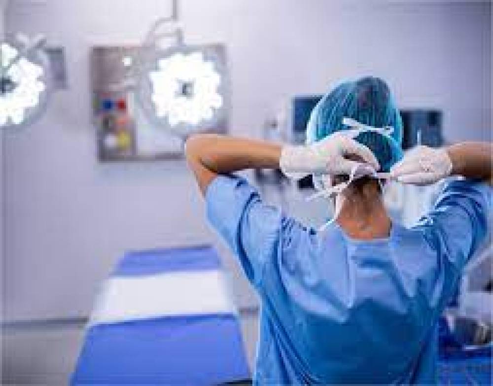 स्वास्थ्य अधिकारी यात्राओं पर उड़ाते हैं $400,000, मरीज इलाज के लिए इंतज़ार में
