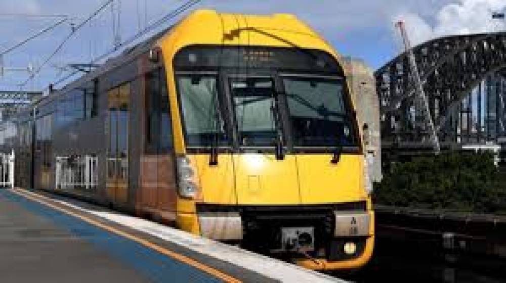 Live Wire Falls on Train, Trapping Commuters and Paralyzing Sydney Rail Network