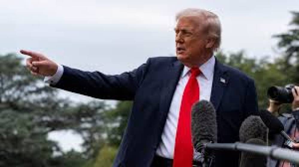 ट्रंप प्रशासन का नया फैसला: विदेशी कर्मचारियों पर $100,000 वीज़ा शुल्क, $1 मिलियन ‘गोल्ड कार्ड’ भी जारी