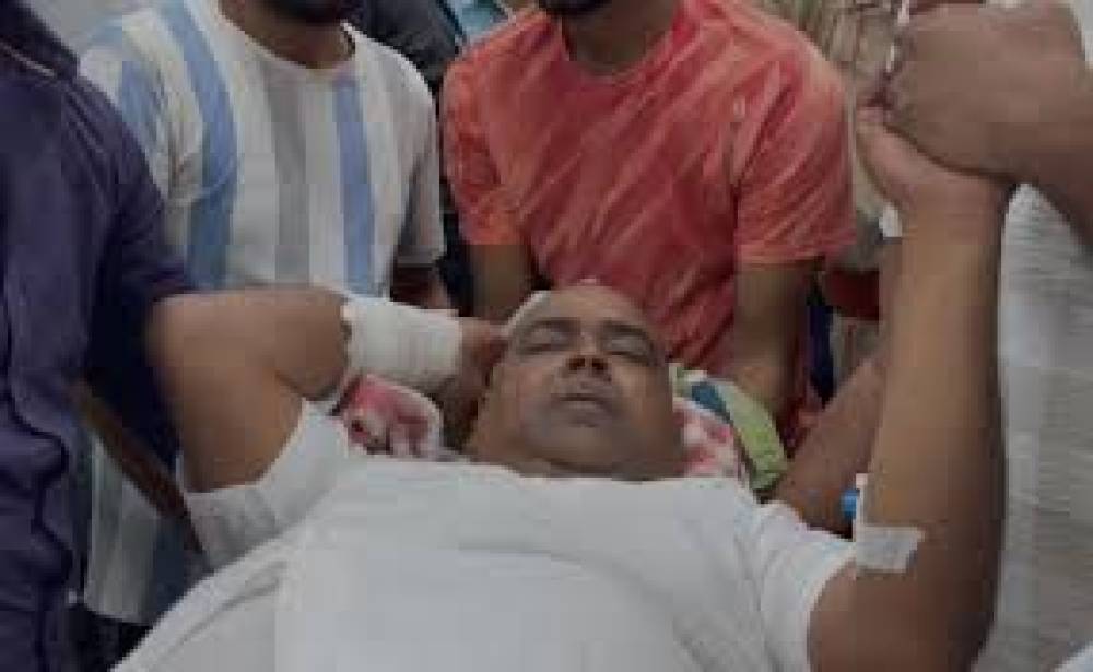 लखनऊ जेल में सपा नेता गायत्री प्रजापति पर हमला