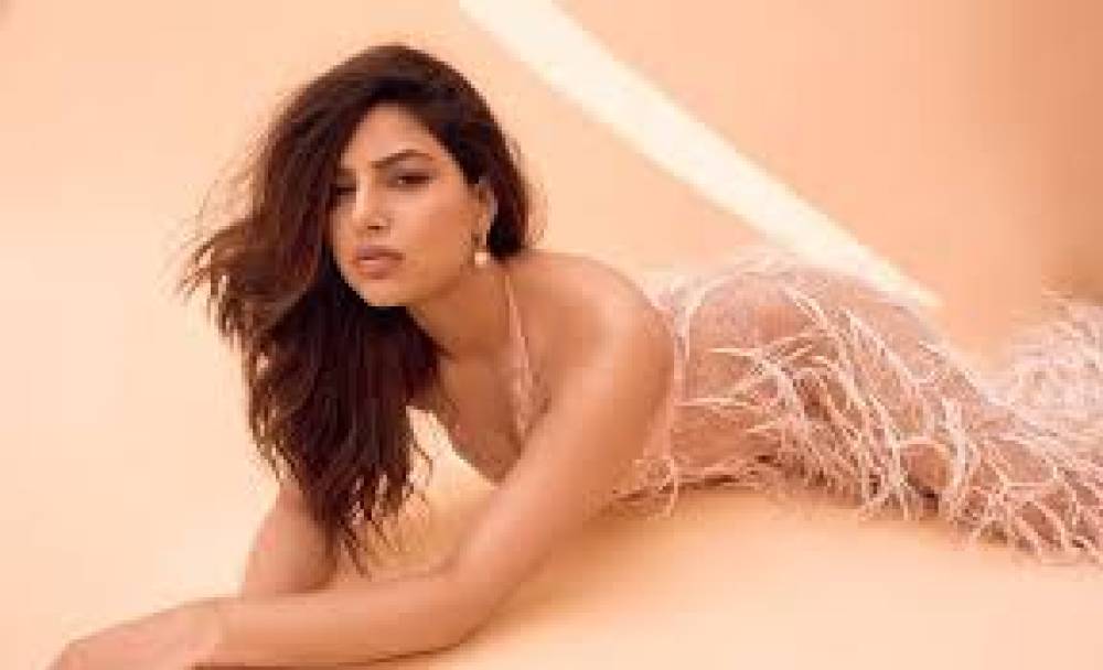 हरनाज कौर संधू का सुनहरा डेब्यू, पिता की याद में हुईं भावुक