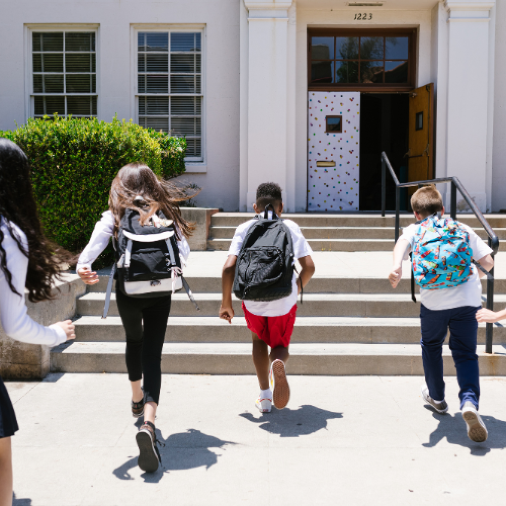 सिडनी के कैथोलिक स्कूलों के बंद होने से परिवारों में गहरा आक्रोश