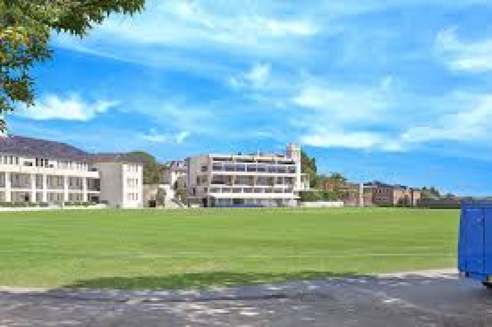 60 मिलियन डॉलर की लाइब्रेरी पर सवाल: स्कॉट्स कॉलेज में किताबें गायब, अभिभावक चिंतित