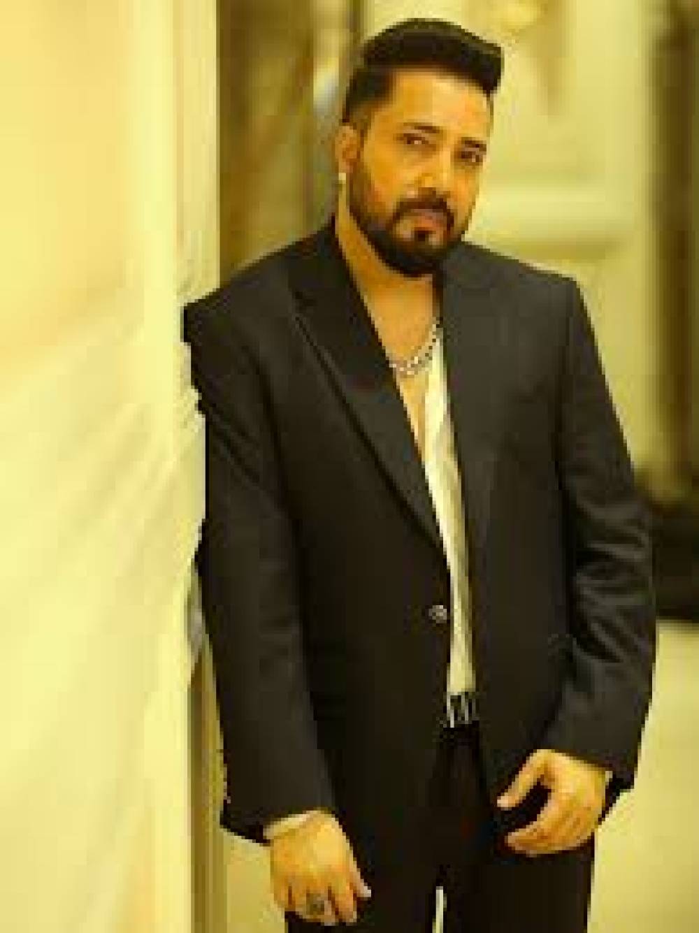 मीका सिंह बोले – "मैं किसान का बेटा हूं, फिजूलखर्ची नहीं करता, 99 घर और 100 एकड़ जमीन बनाई"