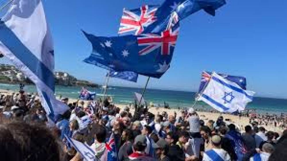 बॉन्डी बीच पर फिलिस्तीन समर्थक और इज़राइल समर्थक गुटों के बीच तनातनी