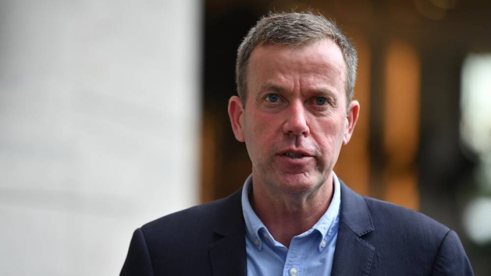 संसद में हंगामा: डैन टीहन और पीएम अल्बानीज़ के बीच ‘कायर’ को लेकर तीखी तकरार